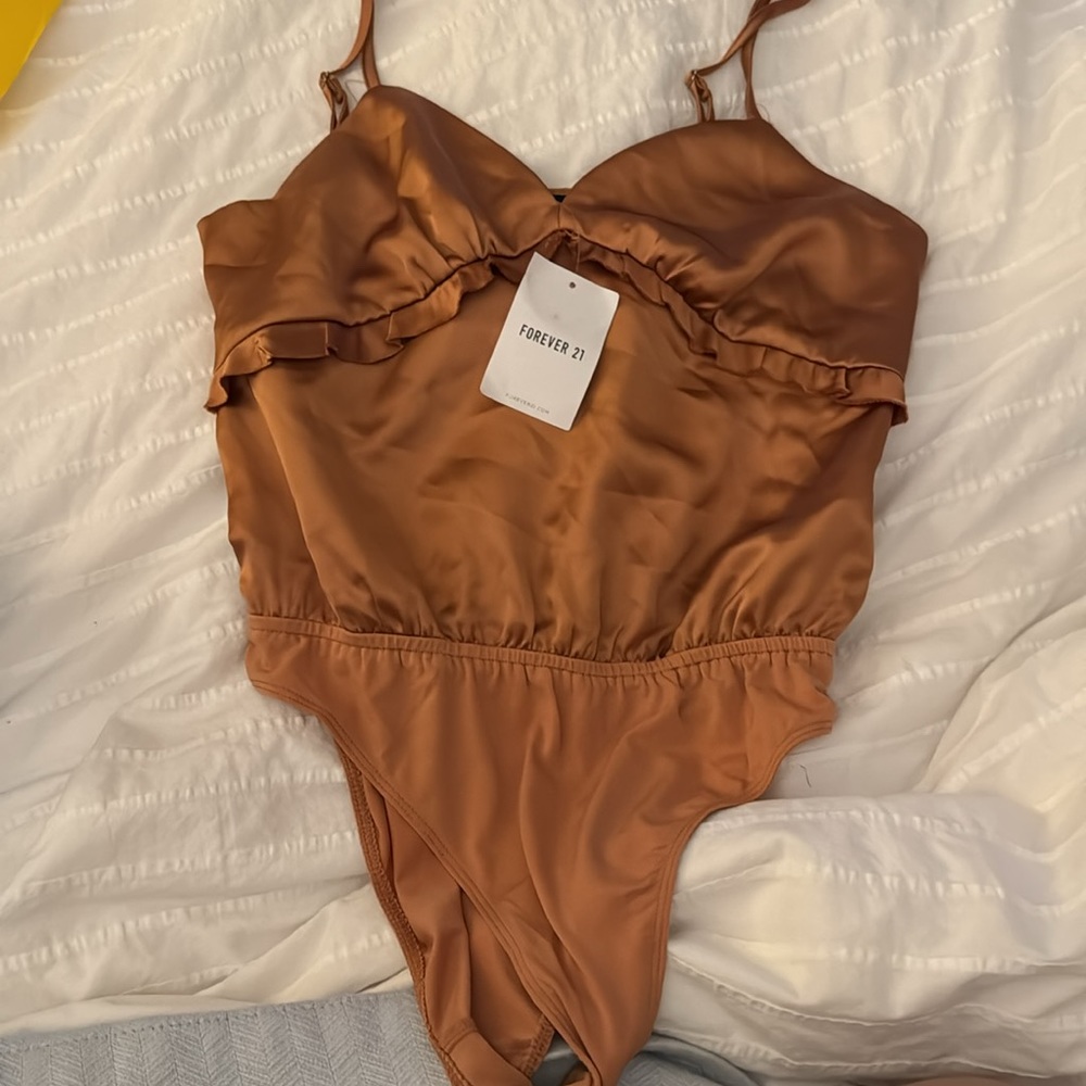 Satin Ruffle-Trim Bodysuit (toasted almond, M) - Picture 6 of 7